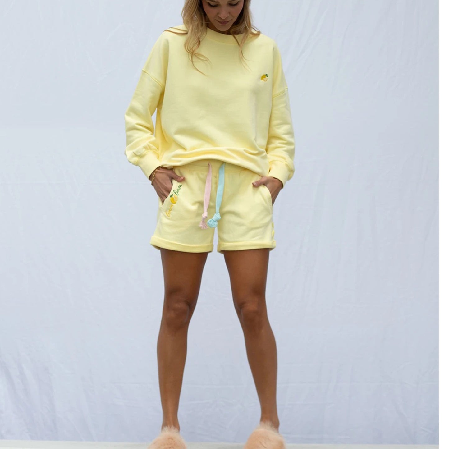 Sweatshirt Pastel Yellow